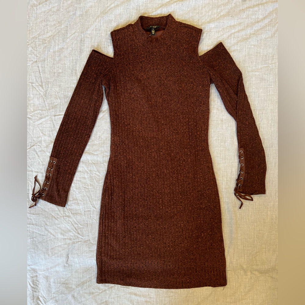 NWT Jessica Simpson cold shoulder midi dress